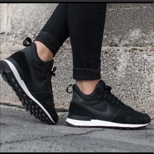 Nike Internationalist Mid “Black/White”